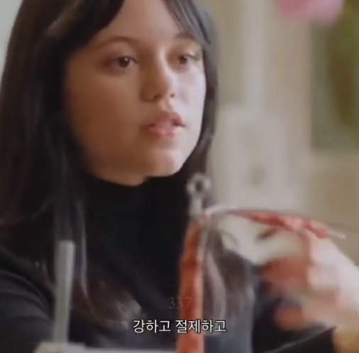 "웬즈데이”의 제나 오르테가가 받은 조언 | 인스티즈