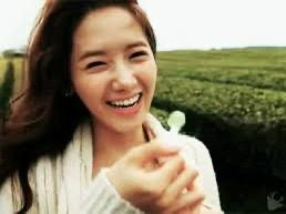 ??? : (윤아에게) 요즘 아침에 눈 뜨면 뭐합니까 | 인스티즈