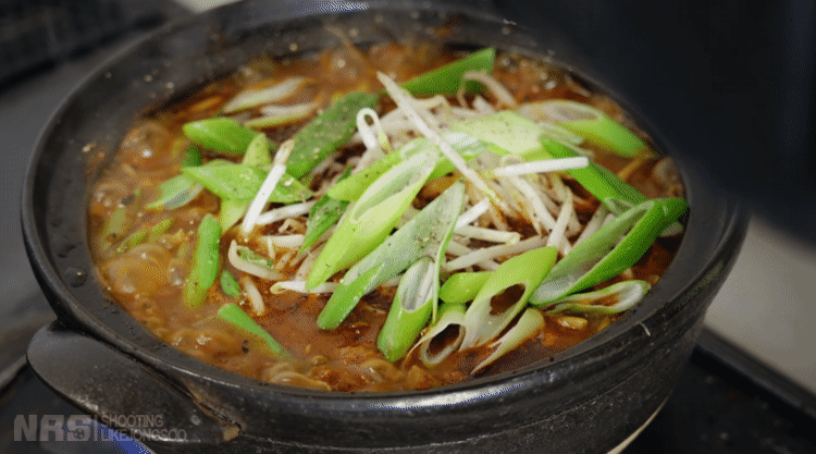 매운맛 중독자가 만드는 유케쟝 나베.gif | 인스티즈