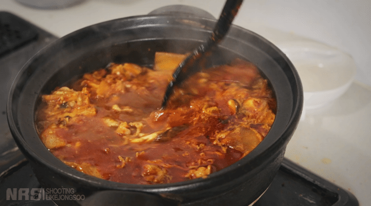 매운맛 중독자가 만드는 유케쟝 나베.gif | 인스티즈