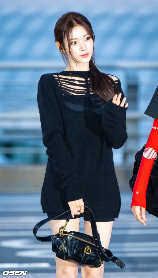 기자들 헉 소리나왔다는 오늘자 미야오 안나 출국길.jpg | 인스티즈