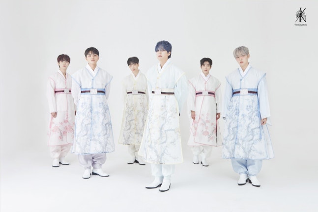 더킹덤, '케데헌' 사자보이즈 아니고 그냥 이승보이즈? 한복 얼쑤~ | 인스티즈