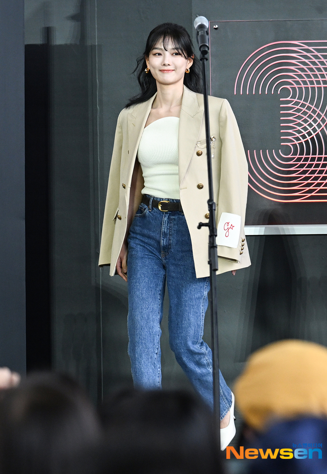 [포토] 오늘 부산국제영화제 '친애하는 X' 야외무대인사 김유정 | 인스티즈