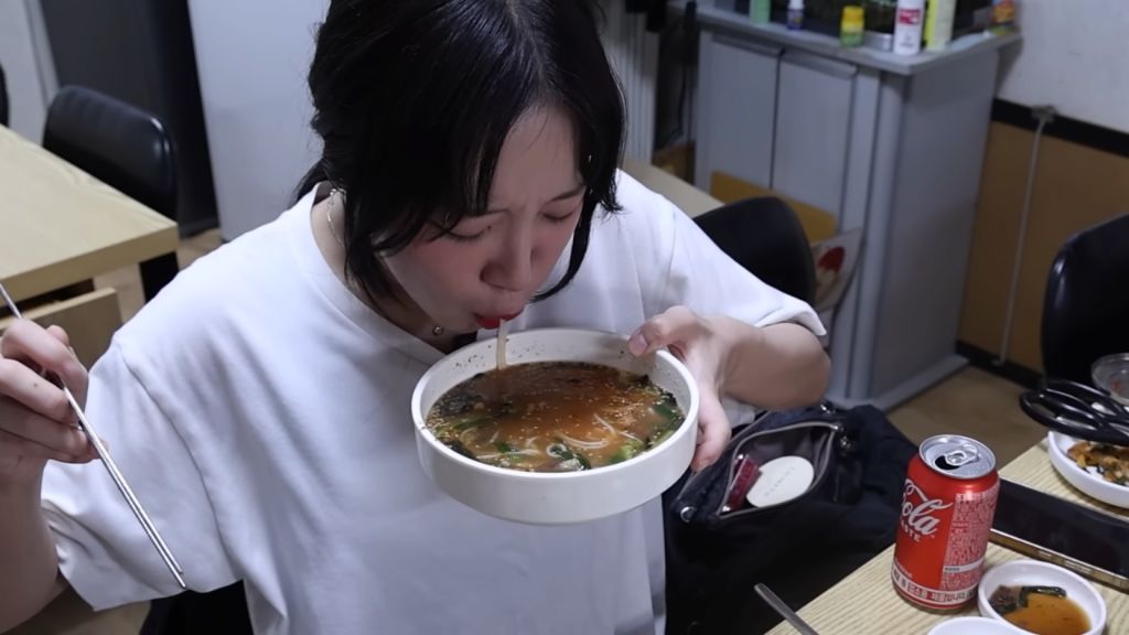 수육 3개밖에 안 주문한 쯔양 근황 | 인스티즈