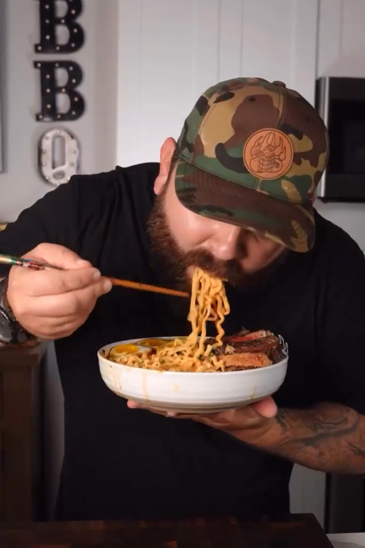 불닭볶음면 개맛있게 해먹는 미국인 | 인스티즈