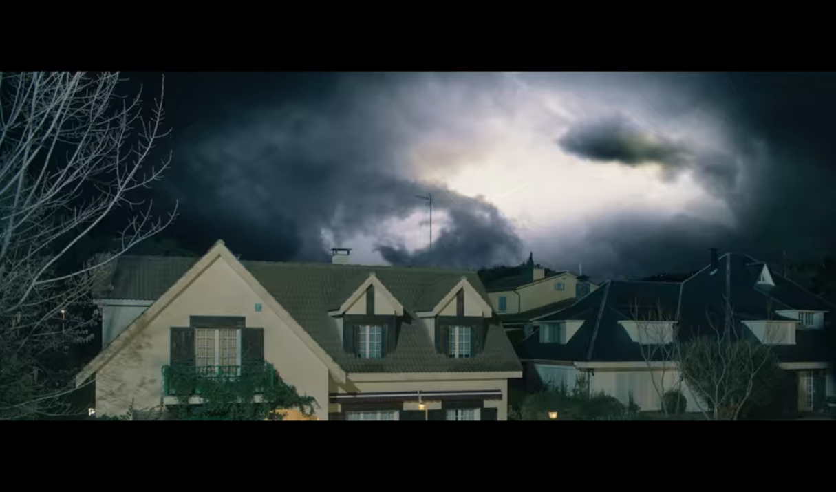 새로 이사온 집에서 25년 전에 죽은 소년과 연결됐는데 다음 날 일어나니 내 딸이 완전히 사라졌다 | 인스티즈