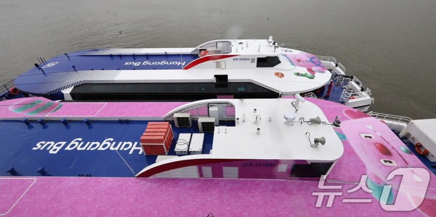 한강버스 다른 거 다 떠나서 저 색깔은 눈 뜨고 못 봐주겠다.twt | 인스티즈