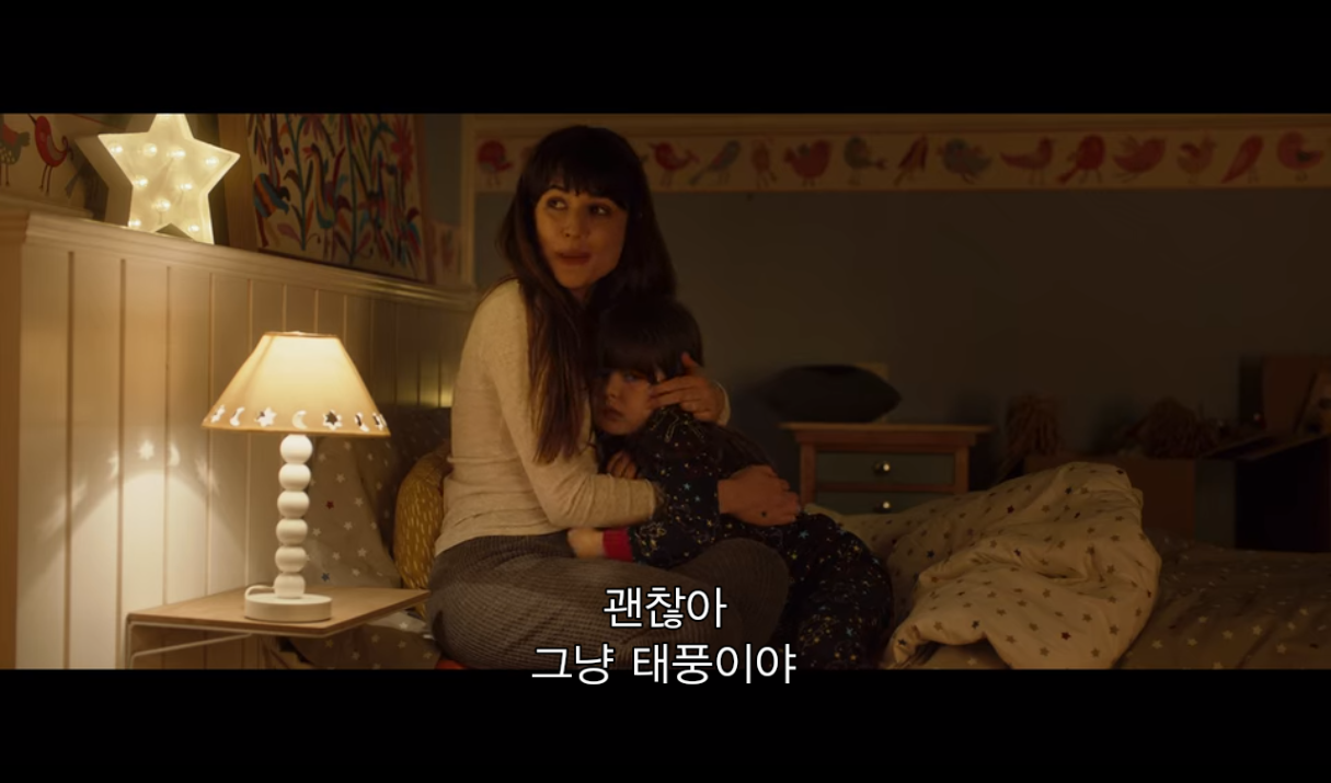 새로 이사온 집에서 25년 전에 죽은 소년과 연결됐는데 다음 날 일어나니 내 딸이 완전히 사라졌다 | 인스티즈