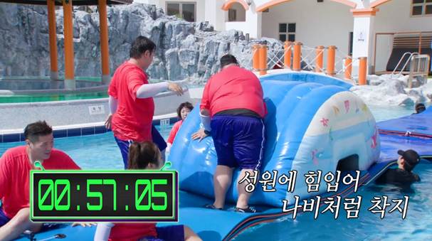 200kg 물 위 걷게 하려고 갖은 노력하는 뚱땡이들.jpg | 인스티즈