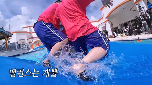 200kg 물 위 걷게 하려고 갖은 노력하는 뚱땡이들.jpg | 인스티즈