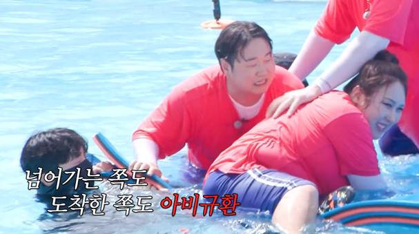 200kg 물 위 걷게 하려고 갖은 노력하는 뚱땡이들.jpg | 인스티즈