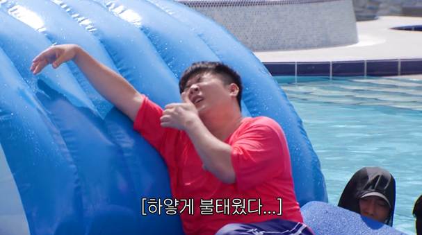 200kg 물 위 걷게 하려고 갖은 노력하는 뚱땡이들.jpg | 인스티즈