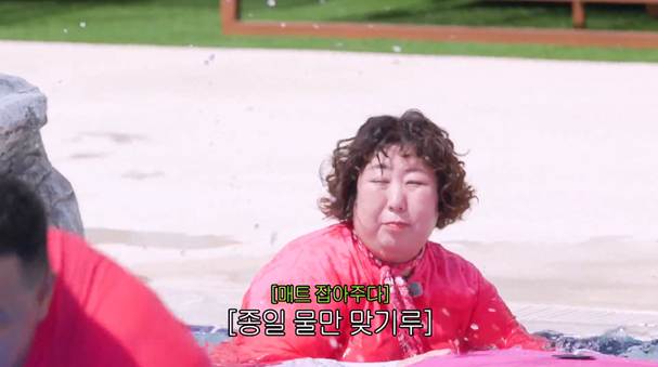 200kg 물 위 걷게 하려고 갖은 노력하는 뚱땡이들.jpg | 인스티즈