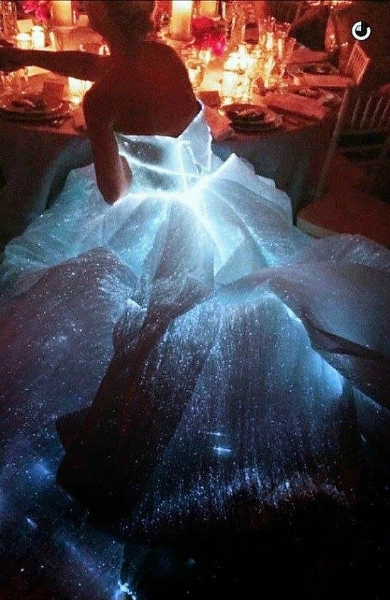 6명 직원이 600시간 동안 만든 신데렐라 드레스 | 인스티즈