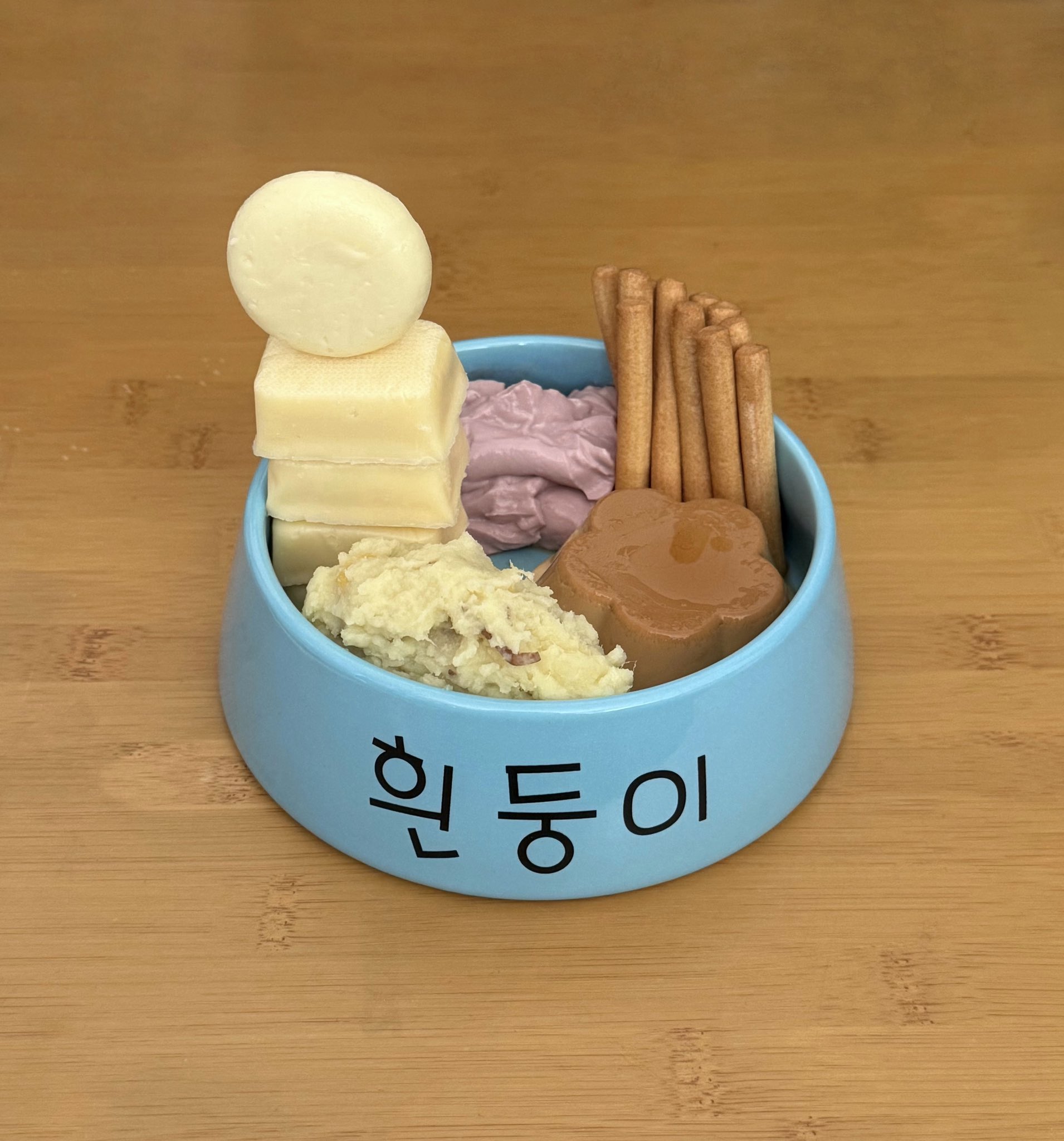 흰둥이 밥그릇에 밥먹는 사람 | 인스티즈