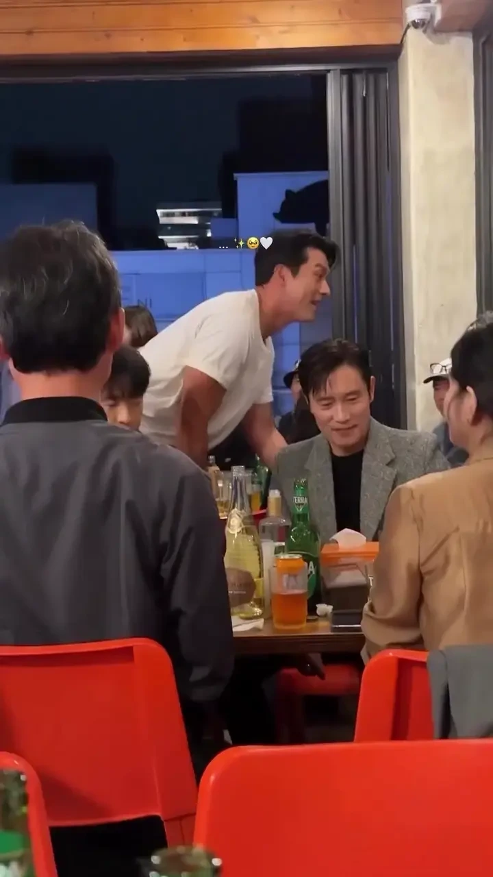 어쩔수없다 시사회 뒤풀이 현빈 손예진 투샷 | 인스티즈