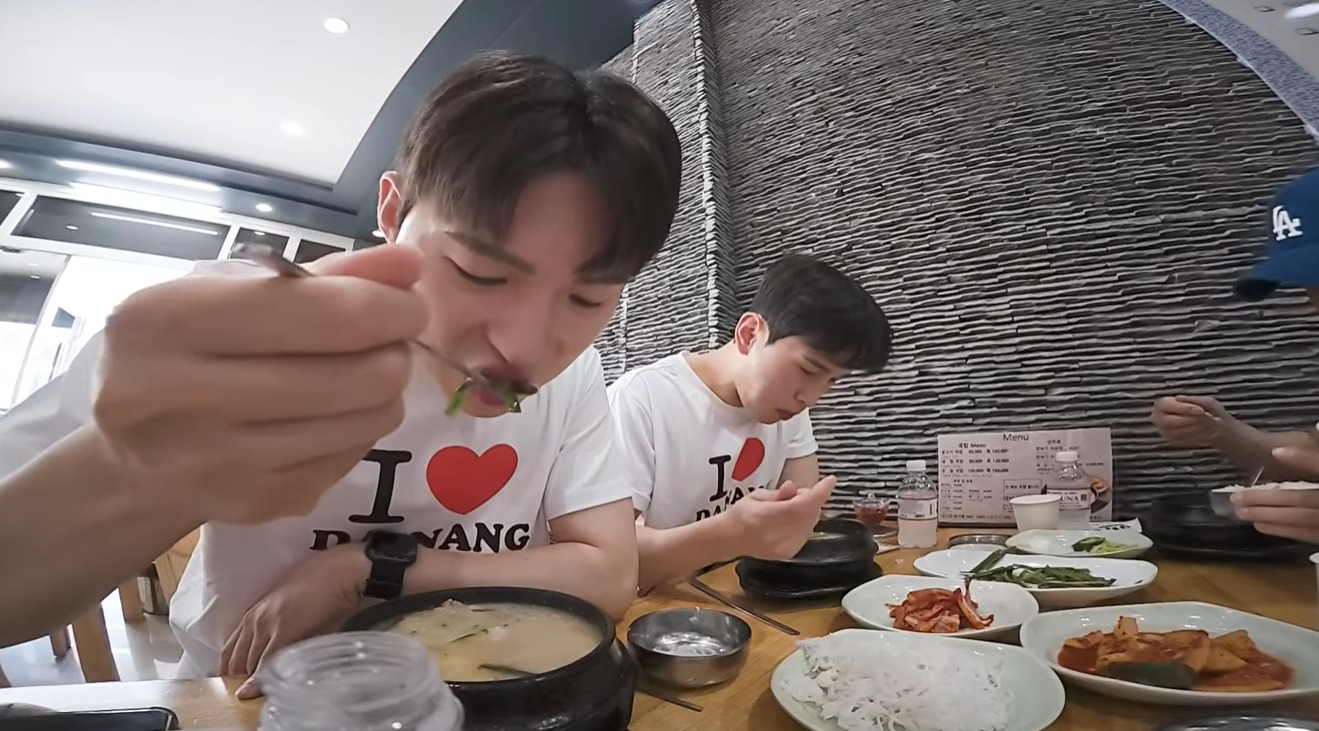 항공기 승무원을 전부 남자로 한다면......(에어부산 유튜브) | 인스티즈