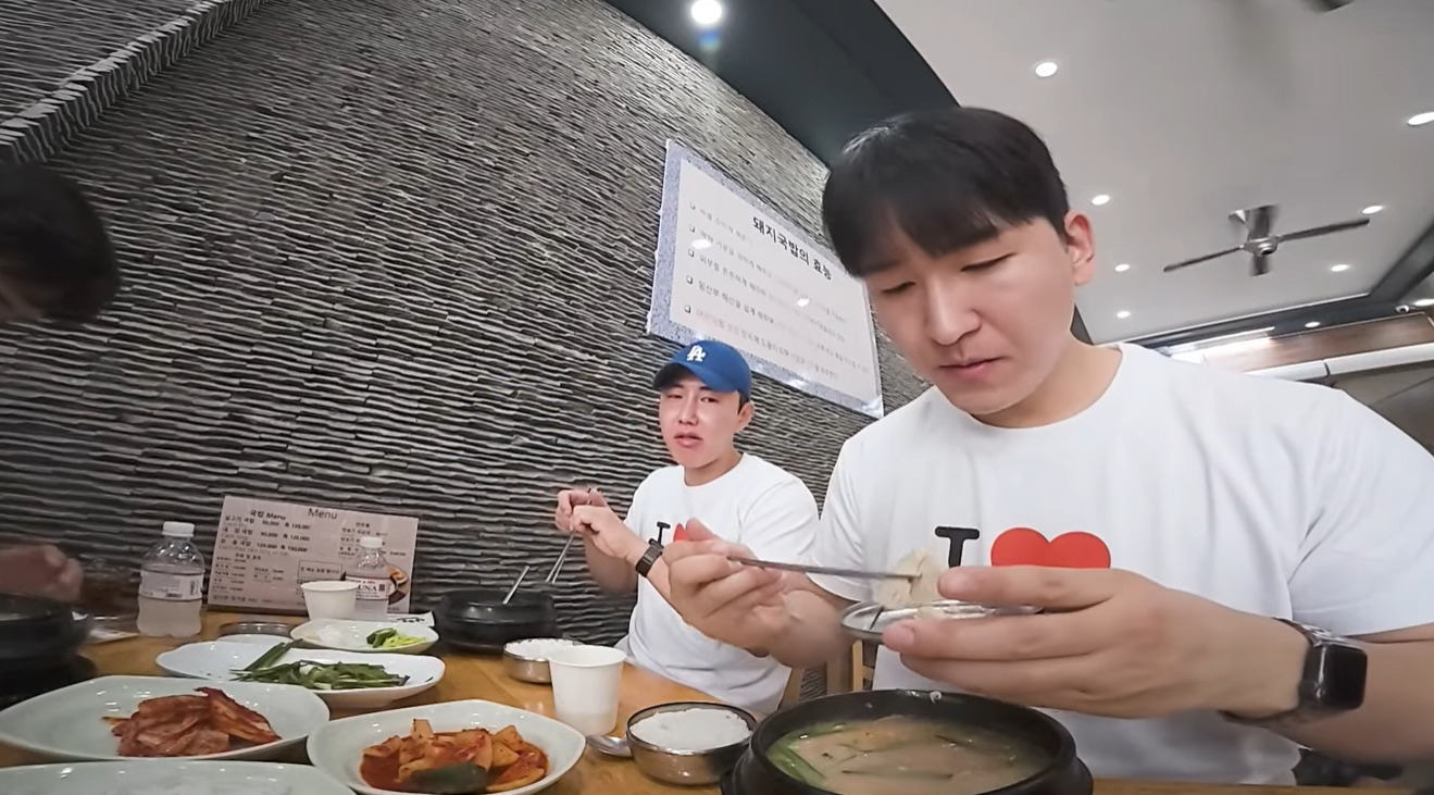 항공기 승무원을 전부 남자로 한다면......(에어부산 유튜브) | 인스티즈