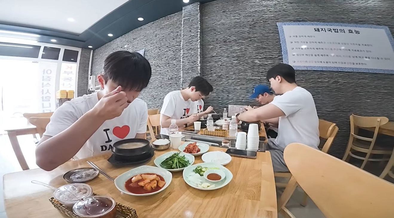 항공기 승무원을 전부 남자로 한다면......(에어부산 유튜브) | 인스티즈