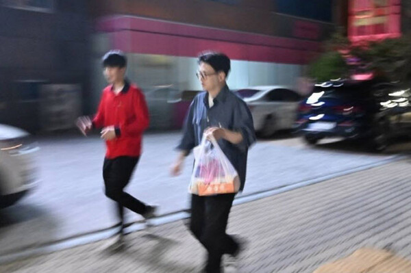 이틀전 치킨배달 뛰는 한동훈 | 인스티즈