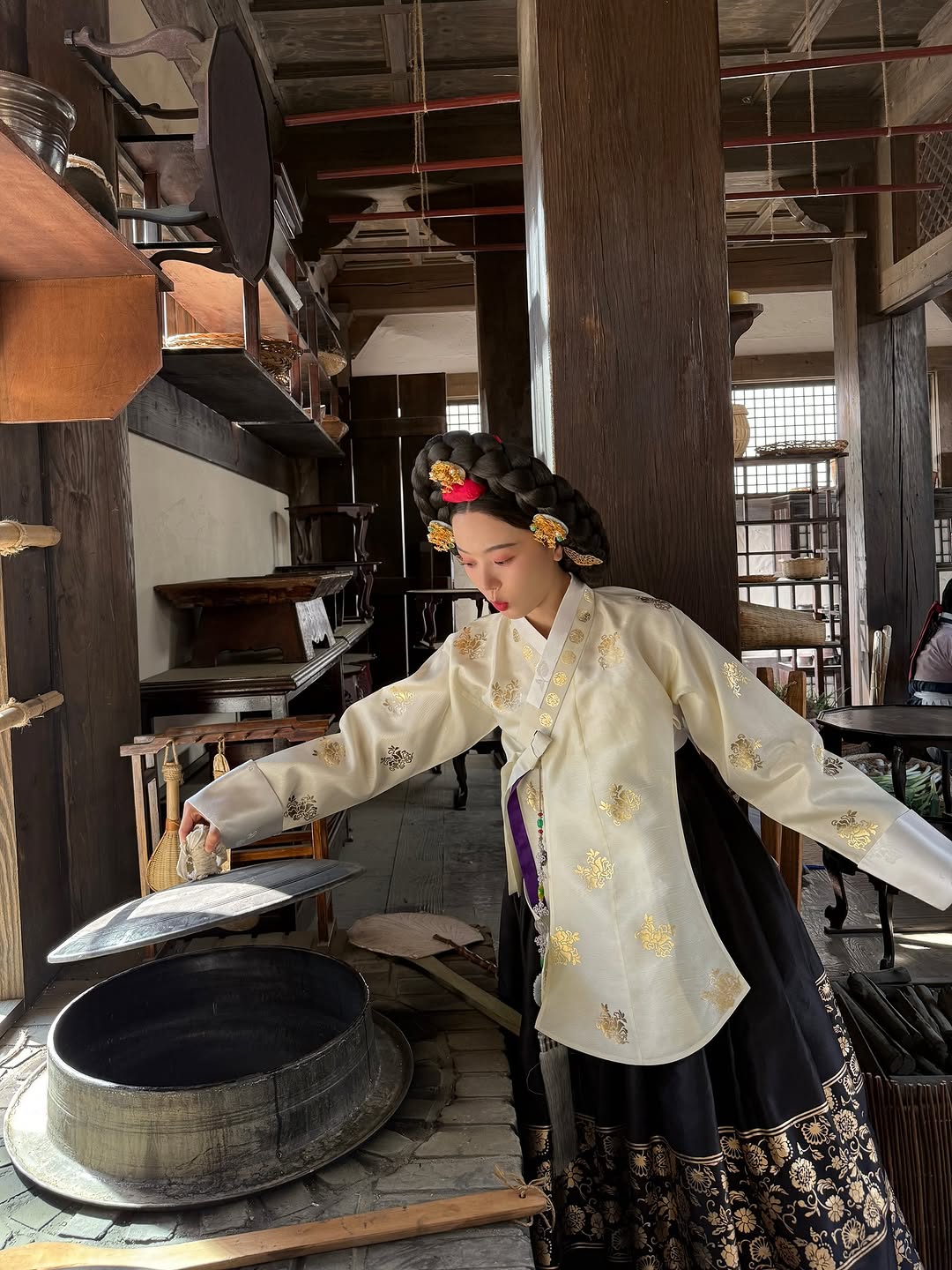 강한나가 연기한 강목주로 보는 '폭군의 셰프' 속 가채머리와 복식 | 인스티즈