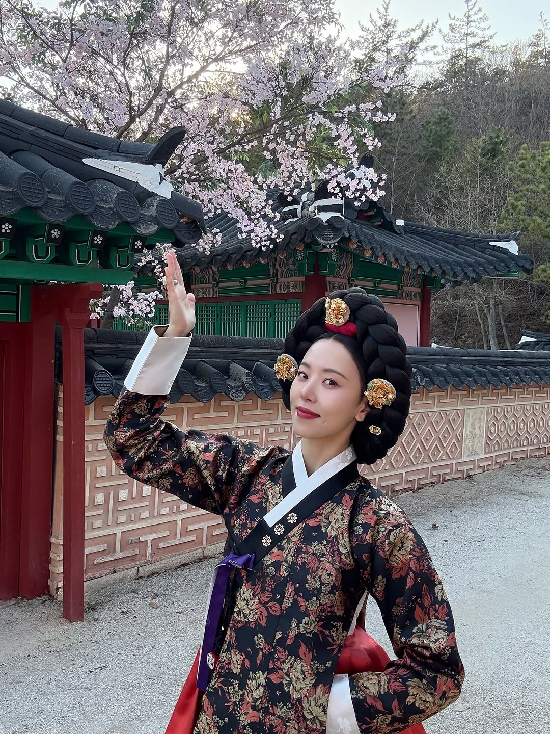 강한나가 연기한 강목주로 보는 '폭군의 셰프' 속 가채머리와 복식 | 인스티즈