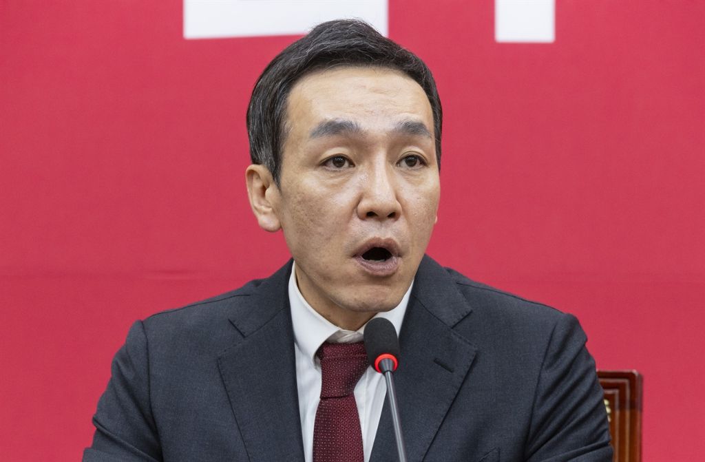 또 '혐중' 선동하는 국힘... "무비자 입국 중국인 정체가 궁금하다" | 인스티즈