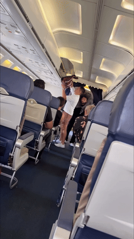 아는 사람만 안다는 장거리 비행 필수템.gif | 인스티즈