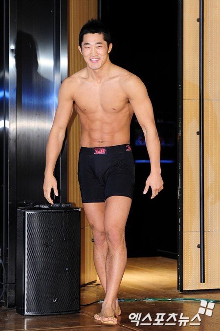 키에비해 팔이 말도안되게 길다는 연예인 | 인스티즈