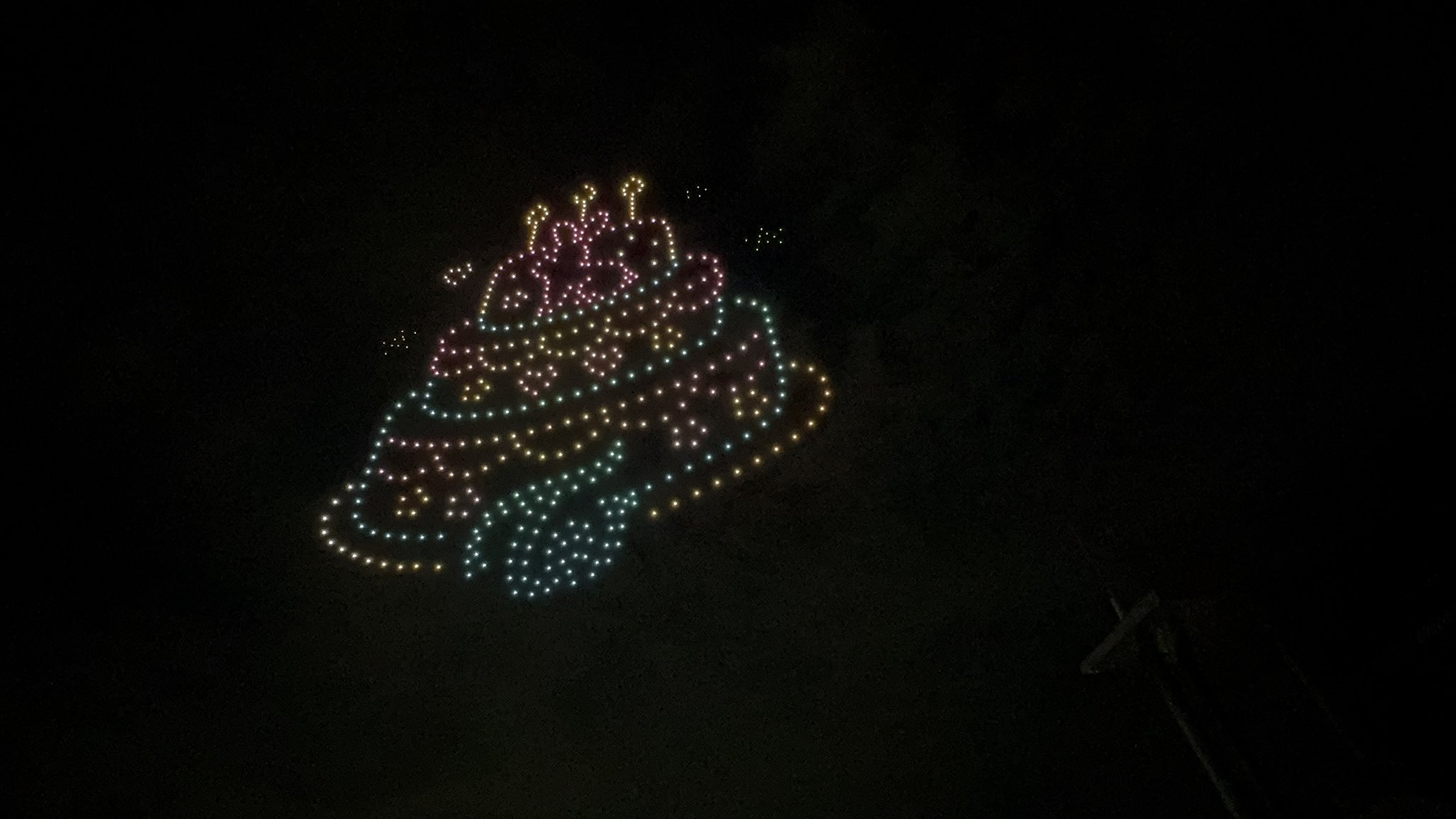 팬들이 나연 생일이라고 드론쇼 한거 봐봐 퀄 미쳤다 ㅋㅋㅋㅋㅋㅋ | 인스티즈