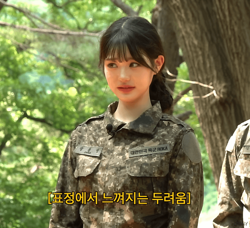 국군의날 기념 다시 보는 군복 입은 장원영.gif | 인스티즈