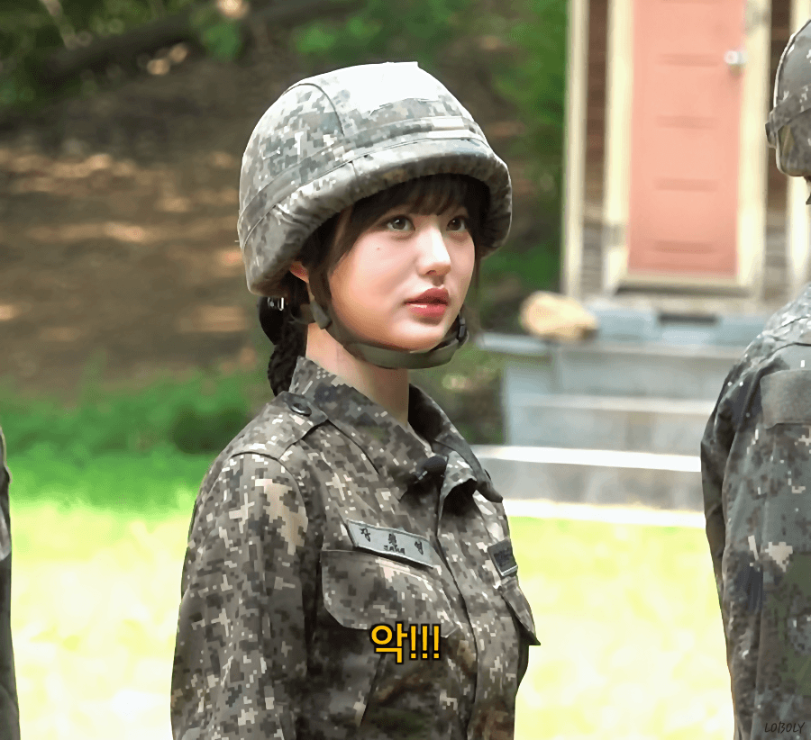 국군의날 기념 다시 보는 군복 입은 장원영.gif | 인스티즈