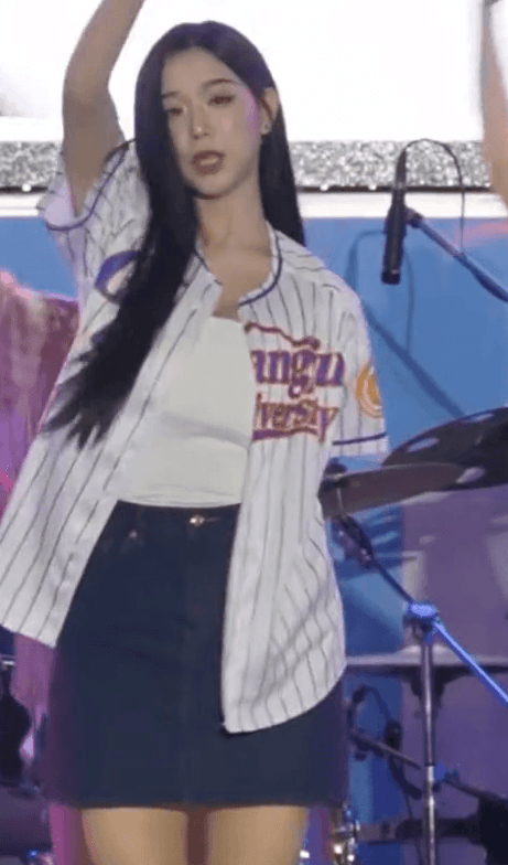 트리플에스 김채연 광주대 축제.gif | 인스티즈