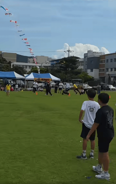 선생님이 운동회에서 유아차를 끌고 달린 이유 | 인스티즈