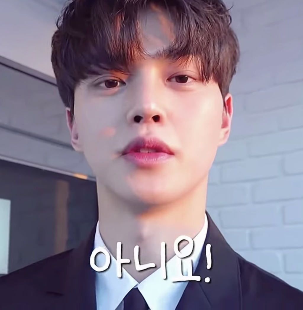 누군가가 애기어 자제시킨듯한 송강.jpg | 인스티즈