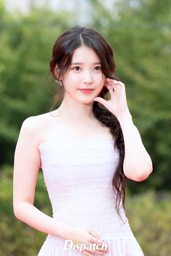 오늘 유독 섹시한 아이유.jpg | 인스티즈