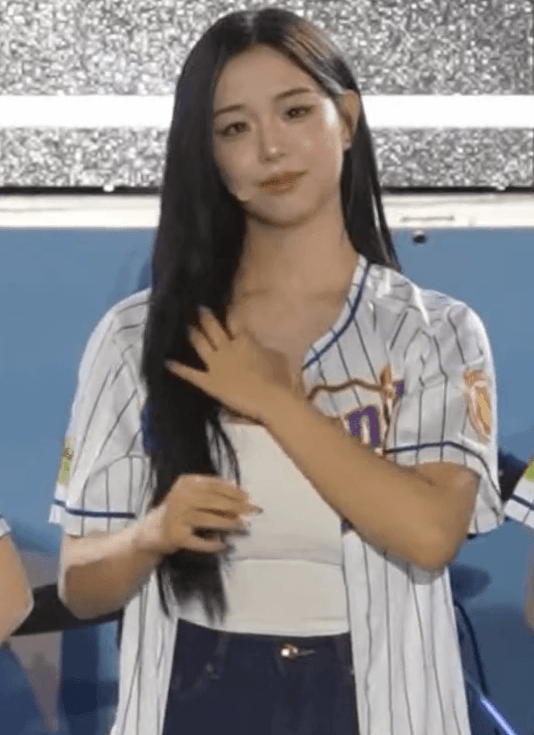트리플에스 김채연 광주대 축제.gif | 인스티즈