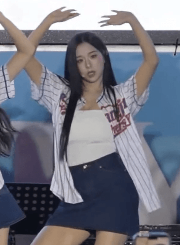 트리플에스 김채연 광주대 축제.gif | 인스티즈