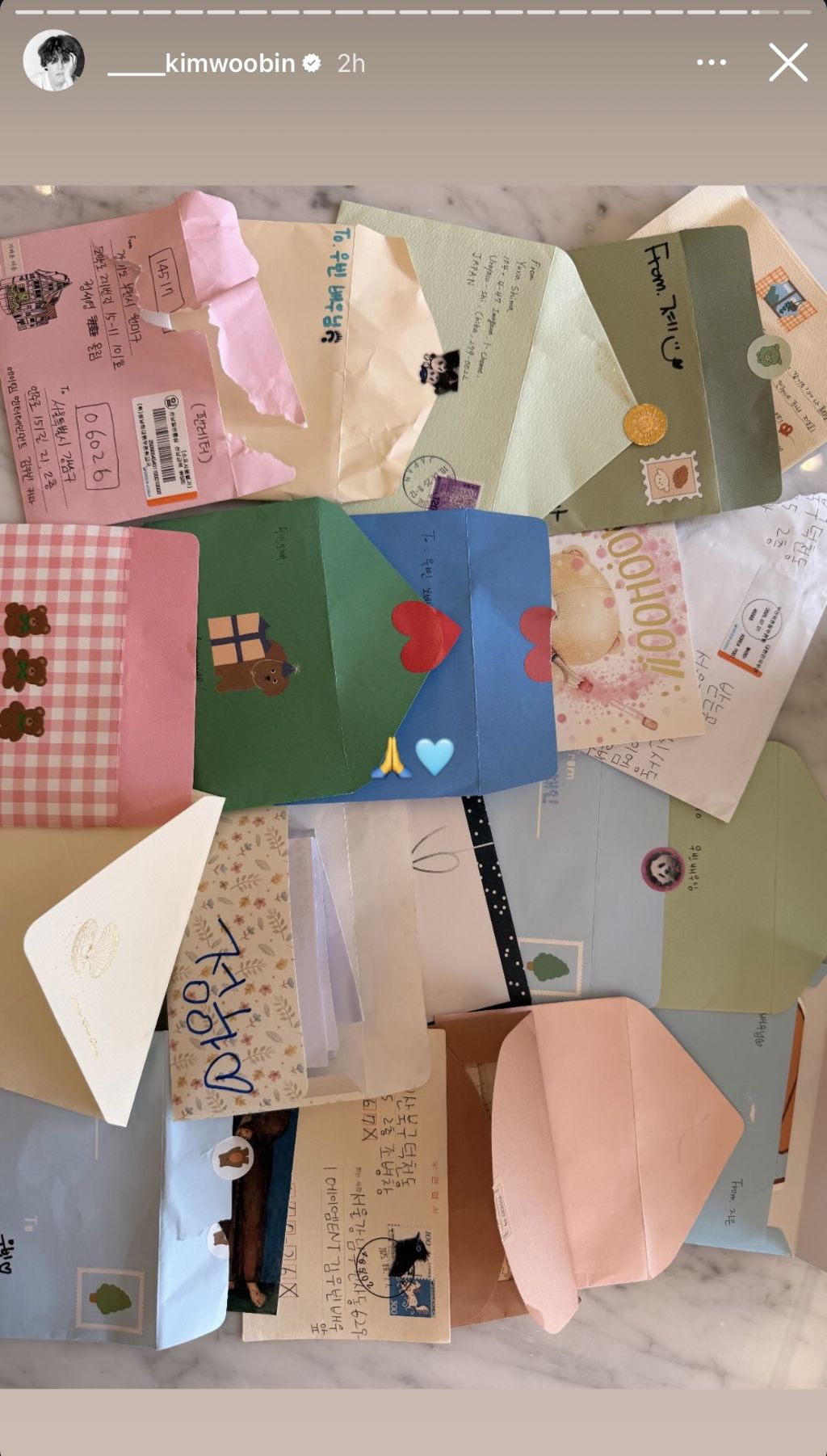 김우빈 인스타 스토리 (팬들한테 받은 편지 인증샷 올려줌) | 인스티즈