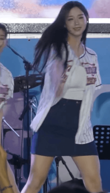 트리플에스 김채연 광주대 축제.gif | 인스티즈