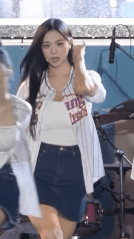 트리플에스 김채연 광주대 축제.gif | 인스티즈