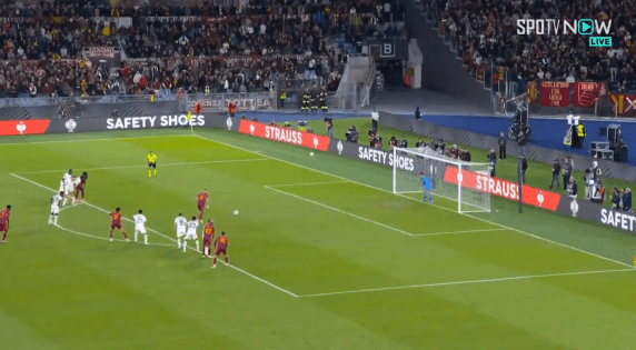 오늘자 PK만 3번 막은 LOSC 릴의 베르케 외제르 키퍼.gif | 인스티즈