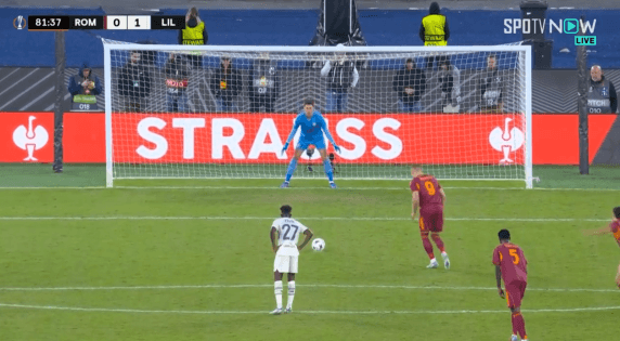 오늘자 PK만 3번 막은 LOSC 릴의 베르케 외제르 키퍼.gif | 인스티즈