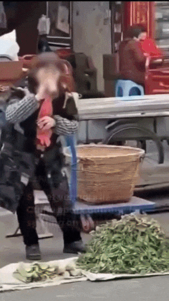 중국의 노점상이 야채에 신선함을 유지하기 위한 방법 | 인스티즈