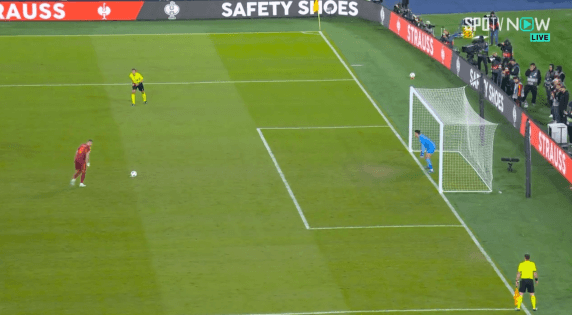 오늘자 PK만 3번 막은 LOSC 릴의 베르케 외제르 키퍼.gif | 인스티즈