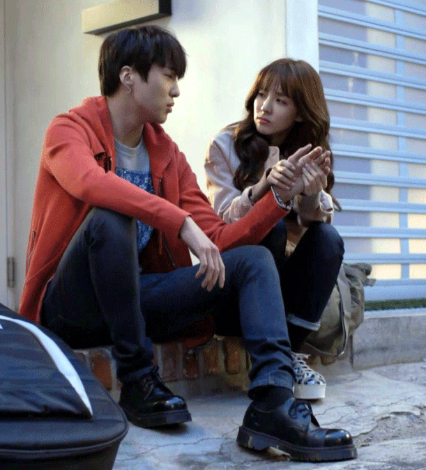 강승윤이 큰거다 VS 아니다 산다라가 작은거다.gif | 인스티즈