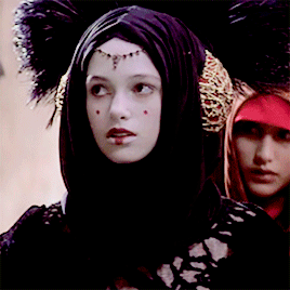 생각보다 엄청 어린 나이에 뜬 배우 .gif | 인스티즈