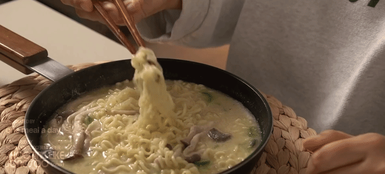 고소하고 진한 들깨라면 만들기.gif | 인스티즈