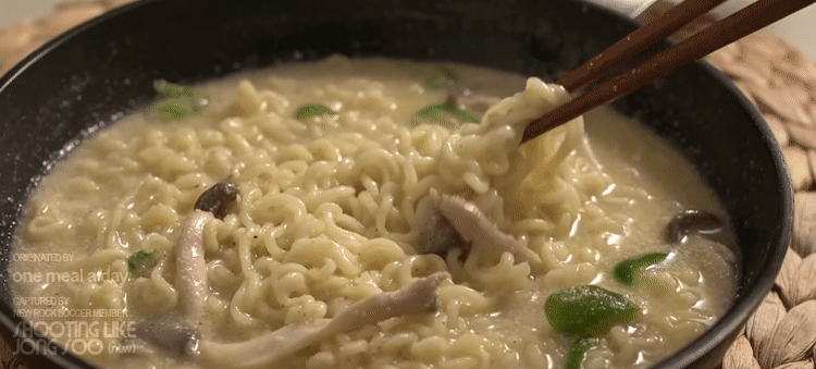 고소하고 진한 들깨라면 만들기.gif | 인스티즈