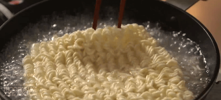 고소하고 진한 들깨라면 만들기.gif | 인스티즈